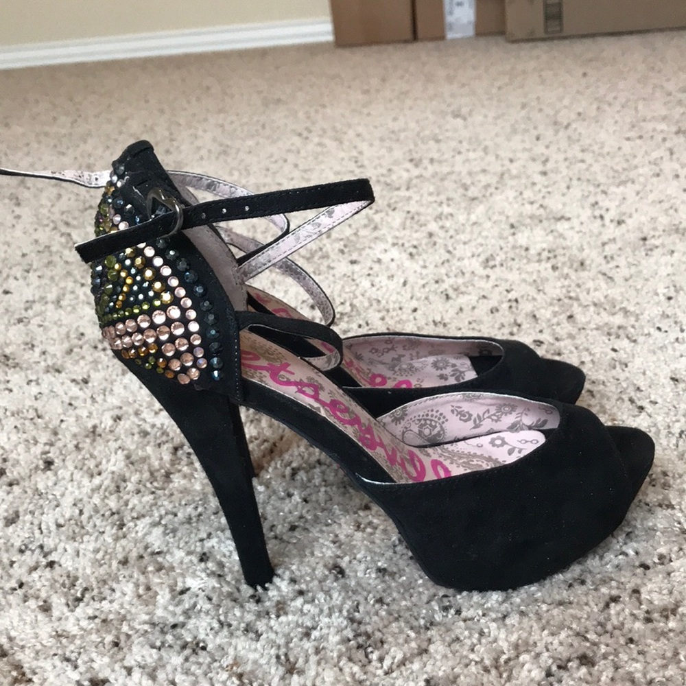 Betseyville by Betsey Johnson black heels